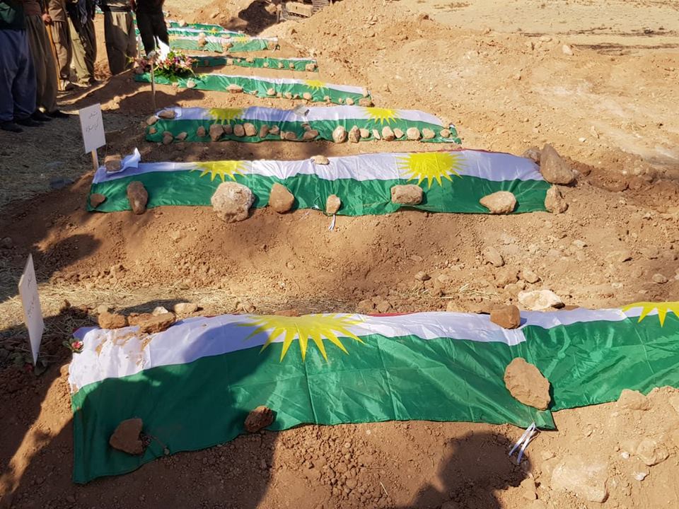 rustemzal3's tweet photo. Katil İran devletinın Rojhelat Peşmergelerinin merkezine yaptığı saldırada şehit düşenlerin PKK ve Herro Talabani çetesinının parmağı olduğundan zere kadar şüphe duymuyoruz.Bimre ixaneti,bıji Serxwebun ! https://t.co/DBgBUpFhC0