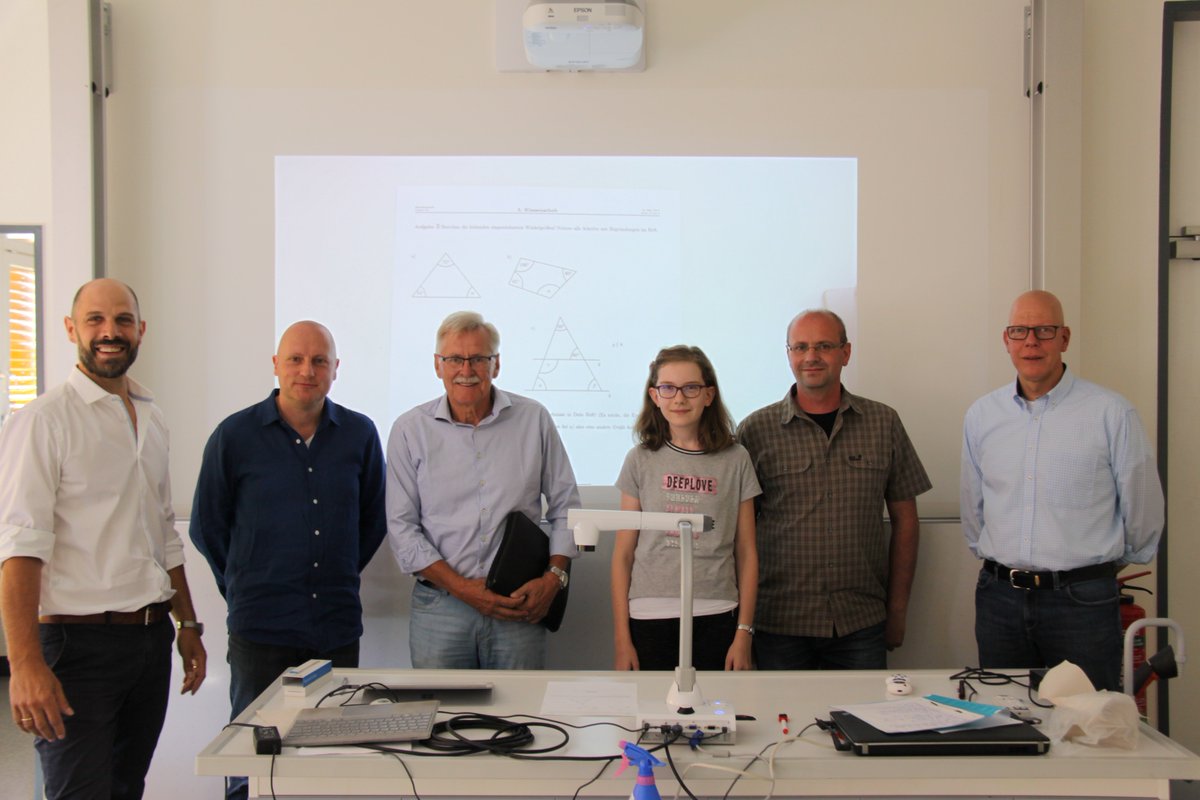 InfoOstendorf's tweet photo. Digitalisierung in vollem Gange – Europaschule Ostendorf-Gymnasium schafft Dokumentenkameras im Wert von 23.000 € an!Mehr auf: 
https://t.co/b013FzMfDl https://t.co/zXAGQr0Vob