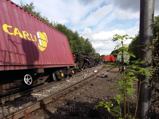 DailyMirror's tweet image. Train derails causing travel chaos and delays in Birmingham area mirror.co.uk/news/uk-news/b…