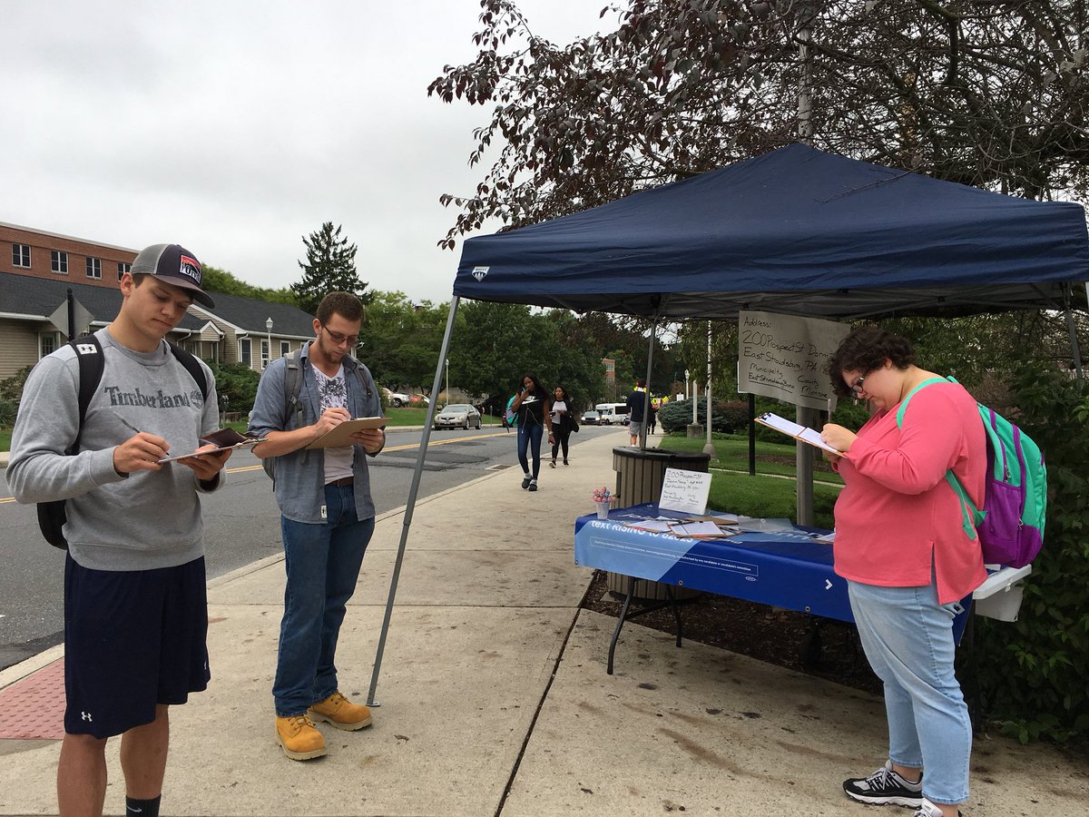 ChristophNorris's tweet photo. I’m at that point in the campaign where students are just walking up requesting to register to vote on campus. The message is spreading. #WhenAFireStartsToBurn #youthvote #yourvoicematters @NextGenAmerica https://t.co/XwrkAHohzL