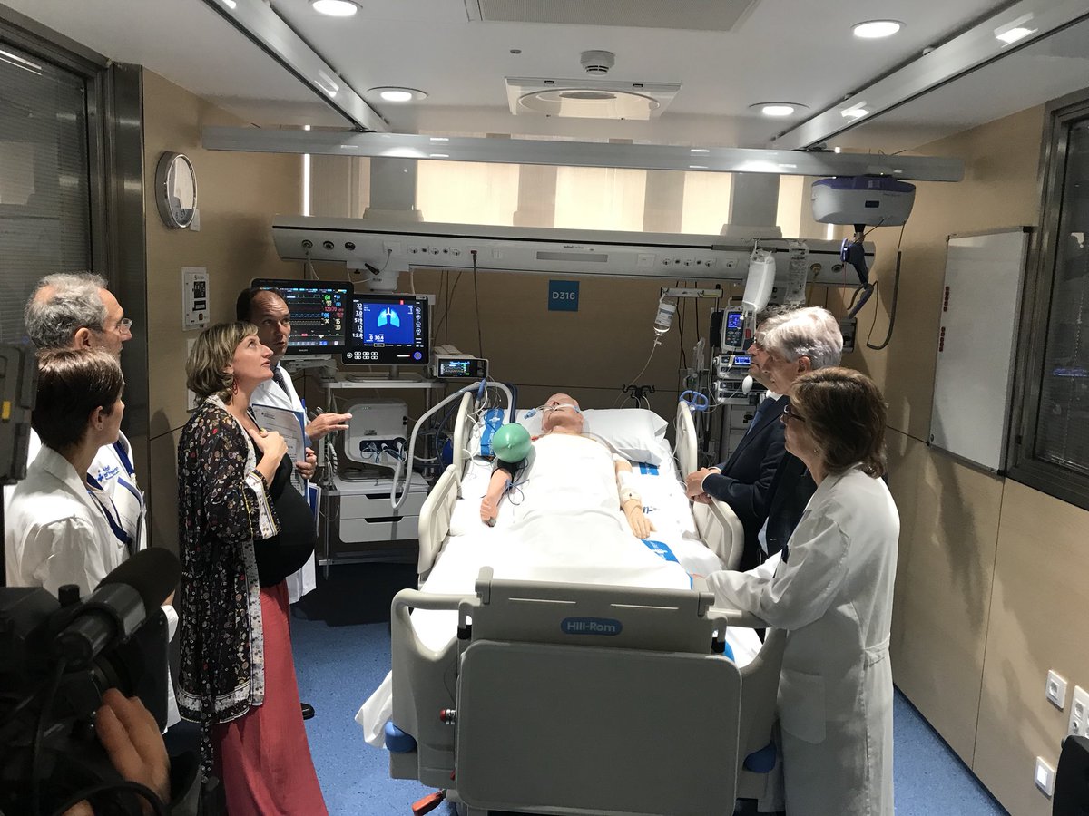 clarapamies's tweet photo. L’hospital @vallhebron inaugura una nova UCI. És la més gran de l’Estat, amb 3.500m2 i 56 boxes, que compten amb una tecnologia avançada, que transforma les dades clíniques en informació pels professionals a l’hora de prendre decisions. @SERCatalunya https://t.co/3KfdbAo227