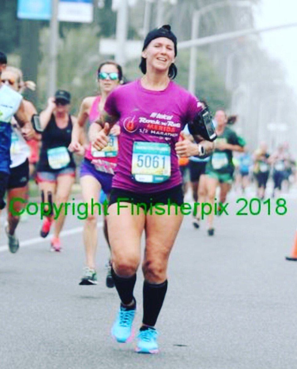 Smiling the whole time because I knew I was smashing my #speedworkout during a race! #santamonicaclassic #marathontraining