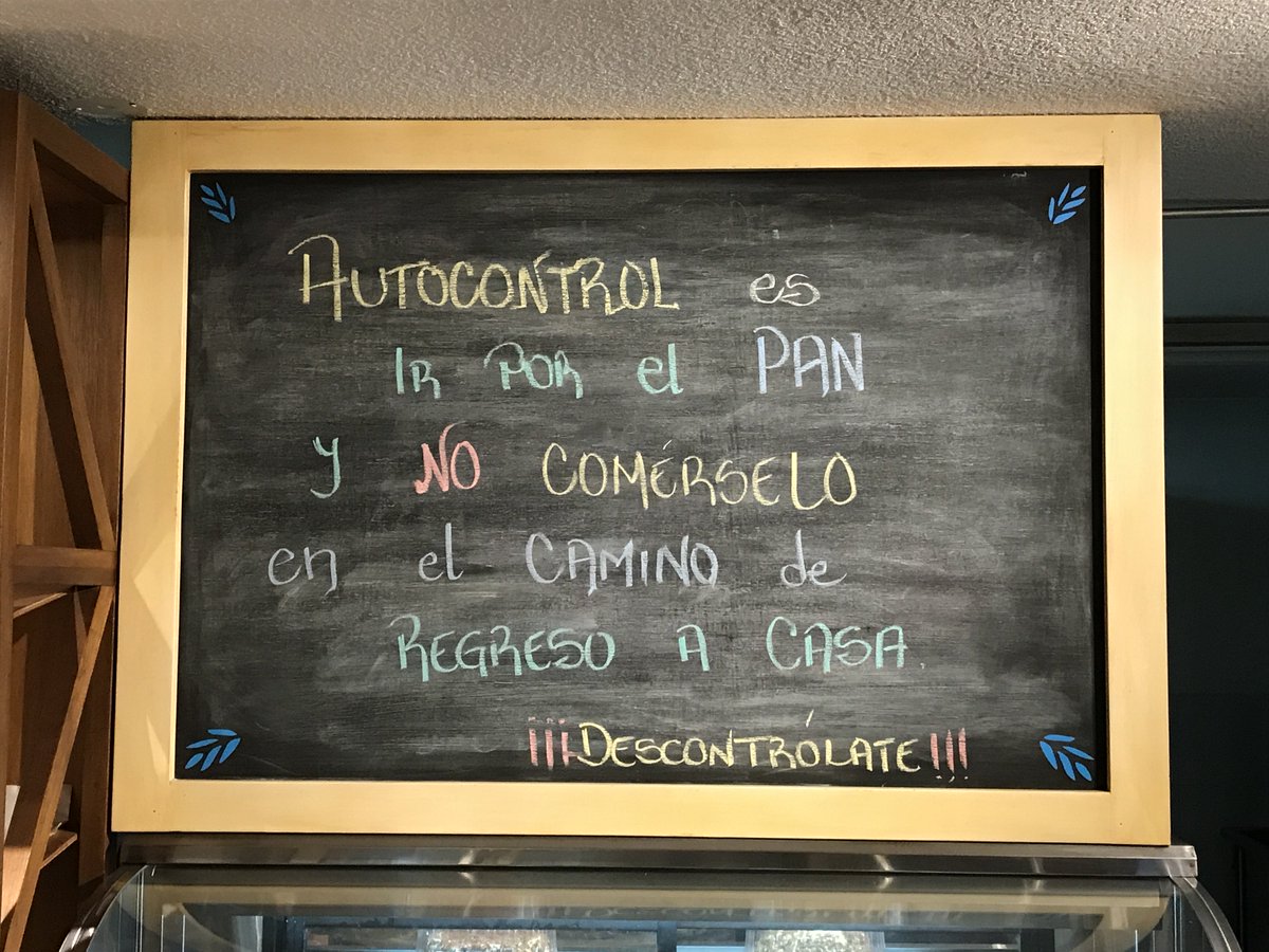 giovannihiguera's tweet image. Anoche, en una panadería camino de mi casa.....