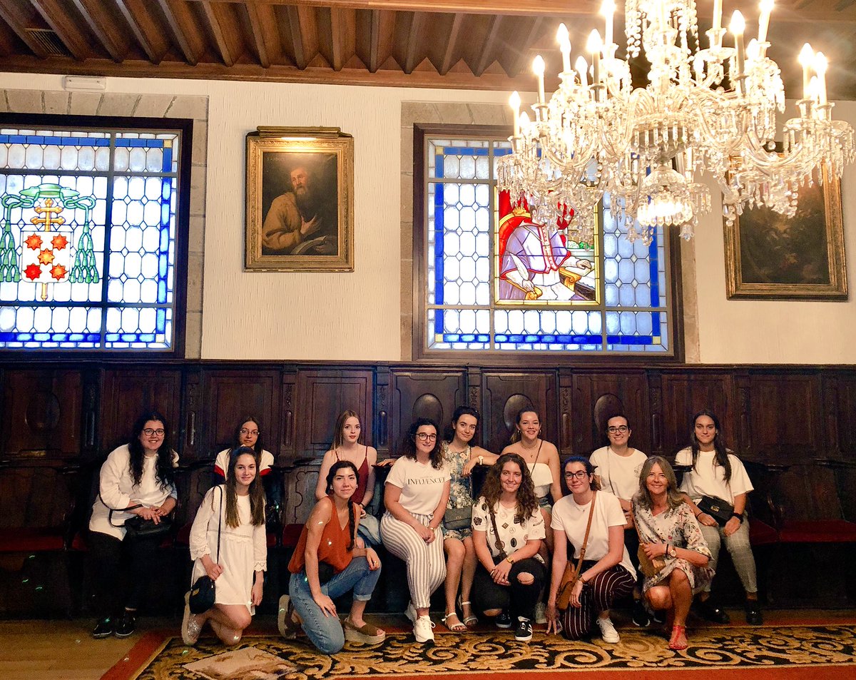 RU_Rosaleda's tweet photo. Unha pequena, pero moi boa, representación das nosas residentes na primeira visita guiada a os #BalcónsDoObradoiro
@visitasUSC
🌟#FonsecaVive https://t.co/epJihioVy1