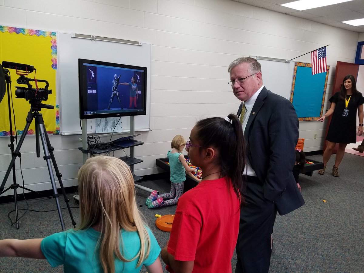 SonoraEast's tweet photo. Had a great time showing off the new Sonora Tinker Space to state representative Jeff Williams. We're looking forward to introducing the Tinker Space, flex seating, and enhanced learning pods with the help of our GT program in the coming months! https://t.co/HzRbXXkzmC