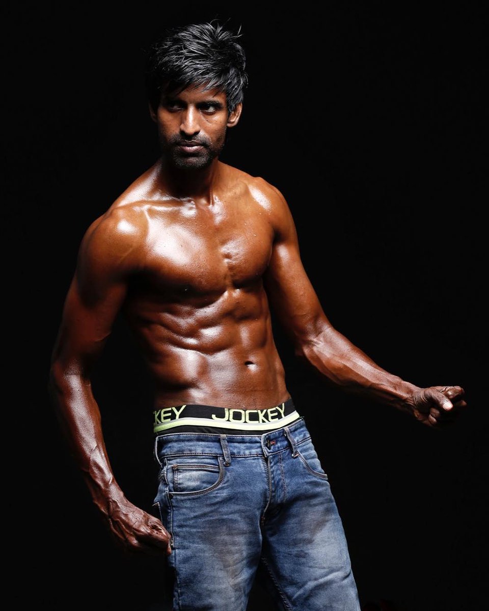 KNAVANEETHAKRI8's tweet photo. #8_month_of_hardwork
#seemaraja
#Hardwork_never_fails
#sixpack
@sooriofficial https://t.co/PltgHjjEJU