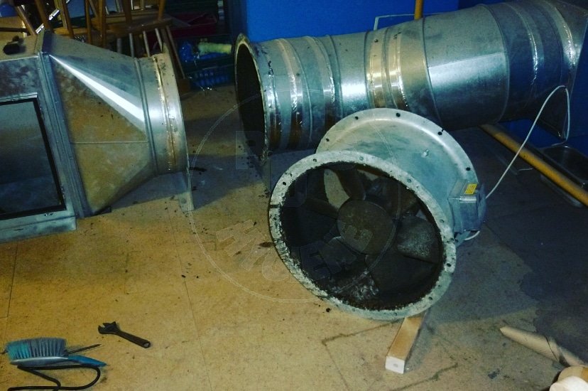 Philswordsy's tweet image. If regular #extractcleaning is not undertaken then fats, oily deposits and fibrous particles can accumulate, reducing the efficiency of the #extractsystem. Contact us on 01772 301211 or 07850 330504 or visit our website for more information. pjshygiene.co.uk/services/extra…