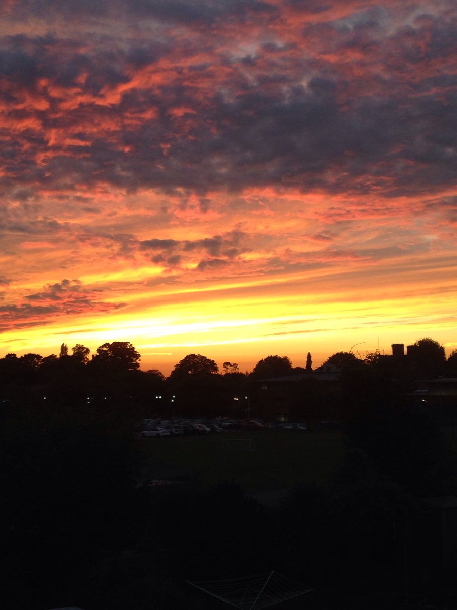 A_Somers's tweet photo. What a stunning sky! https://t.co/8XMv9wFvLo
