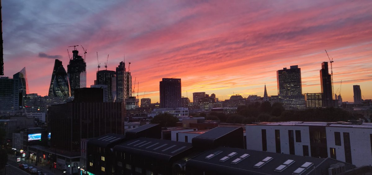 jehangirmalik's tweet image. #LondonSunset from the @Muslim_Aid  office.