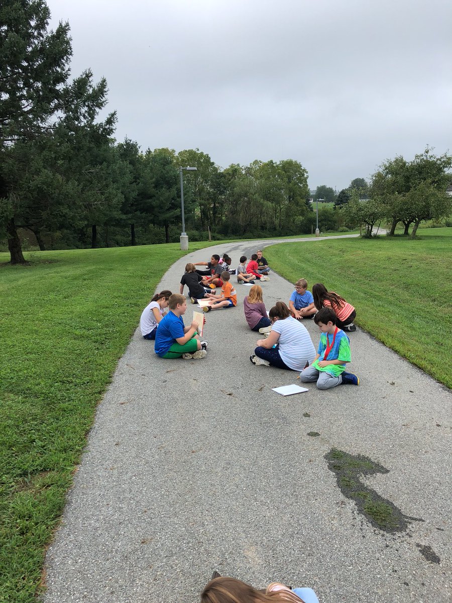 becky7274's tweet image. @Thebairsden Making observations and asking questions about water and wetlands #4thscience @etownPAschools