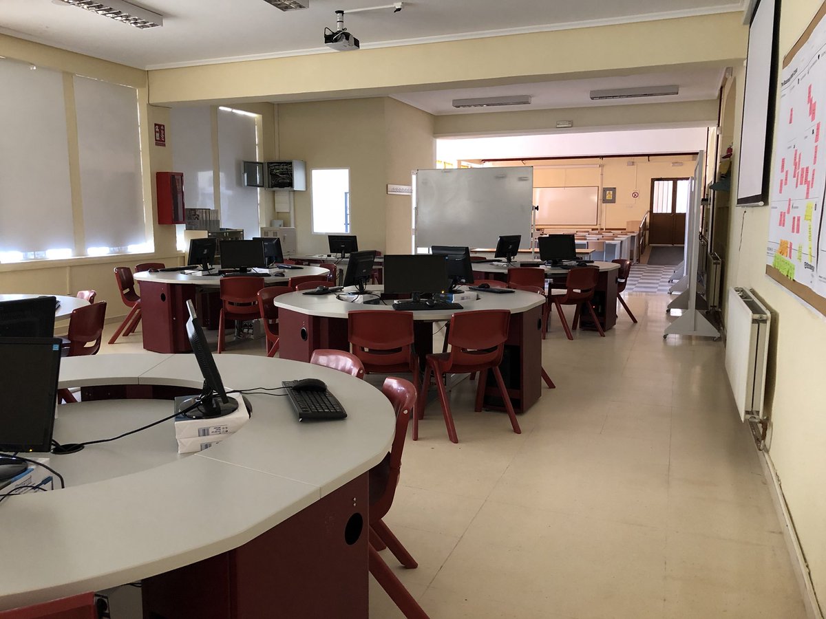 ppenalvera's tweet photo. Preparados para un apasionante curso, y estrenando aula de #emprendimiento.
Hay margen de mejora pero el paso es muy importante.
Trabajo por #retos #knowmads #ple #designthinking #leanstartup #agile #fp #educación #emprender #metodologíaságiles #metodologíasactivas #2018 https://t.co/HstuQufviQ
