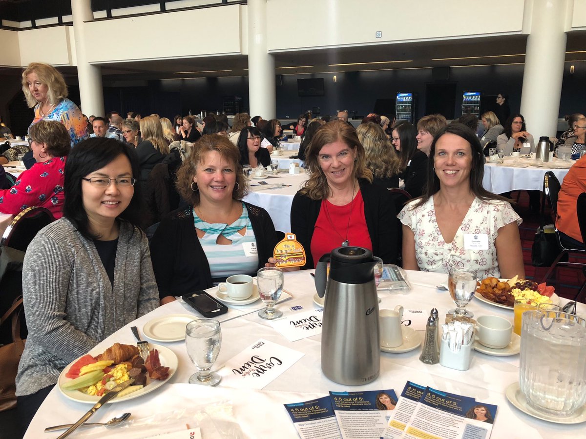 leanneyano's tweet photo. Happy to work with and celebrate National Payroll Week with these ladies! ⁦@AvantiHCM⁩ #NPW2018#HappyNPW#AvantiBurgerBash https://t.co/l9J2i9f08o