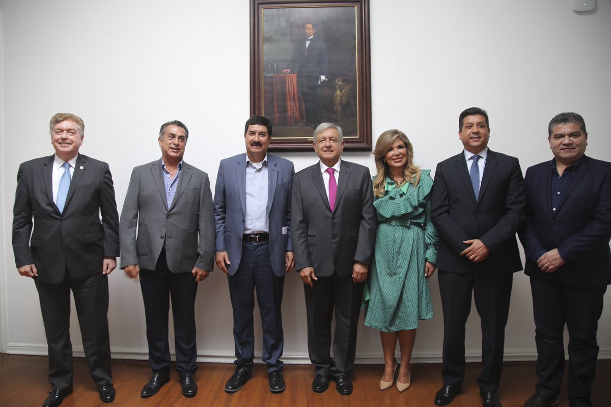 lopezobrador_'s tweet photo. Nos reunimos con gobernadores del norte. Se aprobó trabajar en el programa de zona libre de la frontera para reducir el IVA en una franja de 30 kms en 8%; reducir ISR en 20% y aumentar al doble el salario mínimo, para impulsar la inversión en 44 municipios de 6 estados del país. https://t.co/AgsmJAHteZ