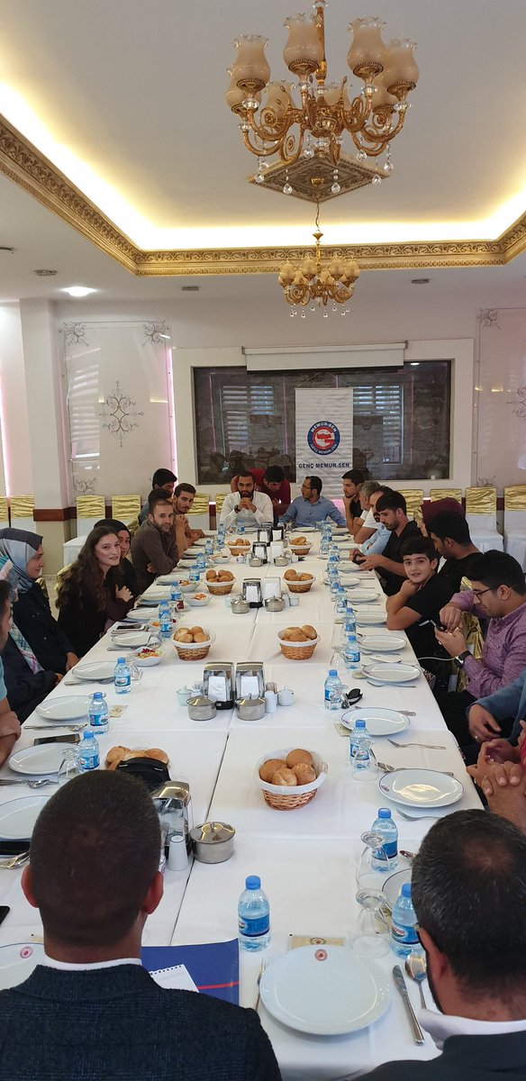 Genç Memur-Sen Istanbul il başkanlığı olarak 2018-2019 yılı ilk yönetim kurulu toplantımızı gerçekleştirdik. Ilk günkü aşk ve heyecanla, yeni projelerimizle yeni döneme Bismillah dedik. Bizi izlemeye devam edin.