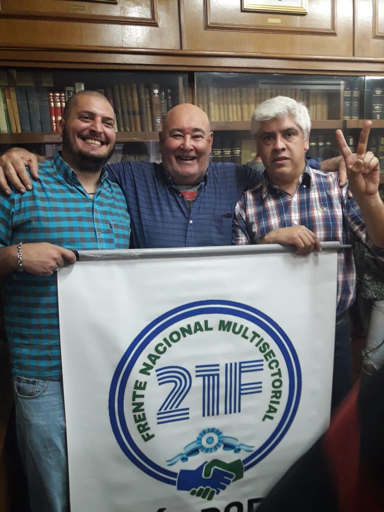 AlejEstrella's tweet photo. JUNTO A LOS COMPAÑEROS DE @LuzyFuerzaCba #GabrielSuarez @surrbac @FrancoSaillen @suoemcordoba @SUOEM #RubenDaniele EN EL PLENARIO DE LA @CGTcbaRP #CGTRodriguezPeña #21F #Multisectorial21FCórdoba PRESENTE.!!! https://t.co/ZfczpwUVeO