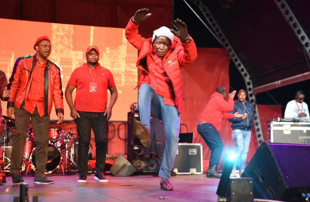 Julius_S_Malema's tweet image. Shaku shaku nje ngo Juju 😂🤣💃🏿🕺🏽