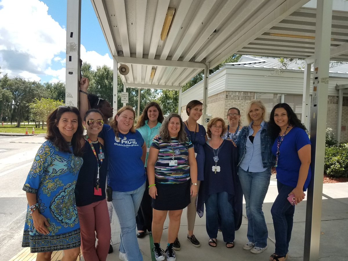 AmyHawkins137's tweet photo. Solidarity at Forest Lake
#ru4ed #denimstration #red4ed
@MsDandRaven @VUEPresident https://t.co/z27MeszaR5