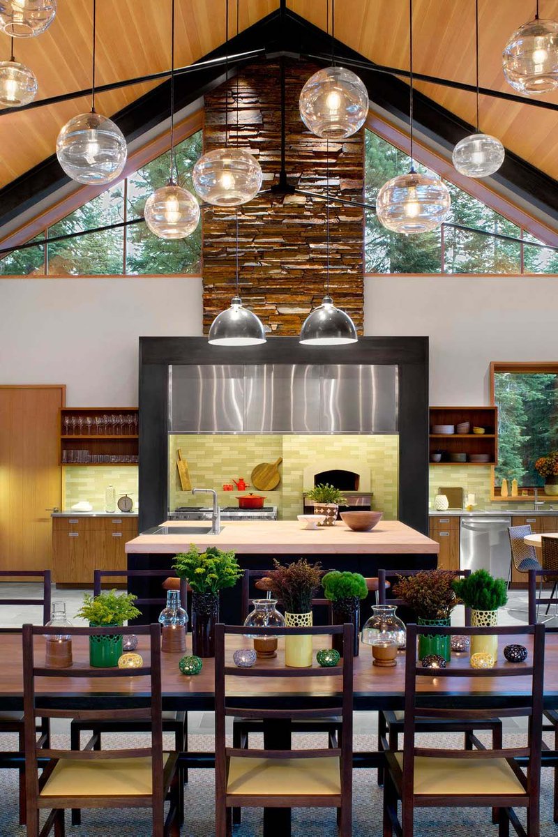 OneKindesign's tweet photo. Mountainside retreat perched on a forested property in Lake Tahoe https://t.co/U2VZQteiyg https://t.co/zPI0xtIrzq
