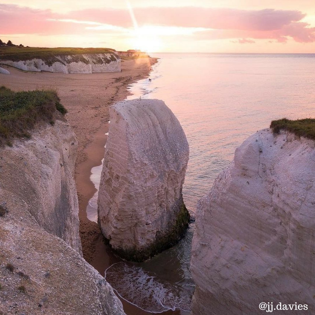 VisitKent's tweet photo. If delectable food &amp; drink, stunning self-catering accommodation &amp; fun-filled days are what you look for in a family getaway, we think you might like to head over to our #LastDaysOf Summer #competition before 21st September https://t.co/R9Y7wPghoE https://t.co/uy9QDUZLip