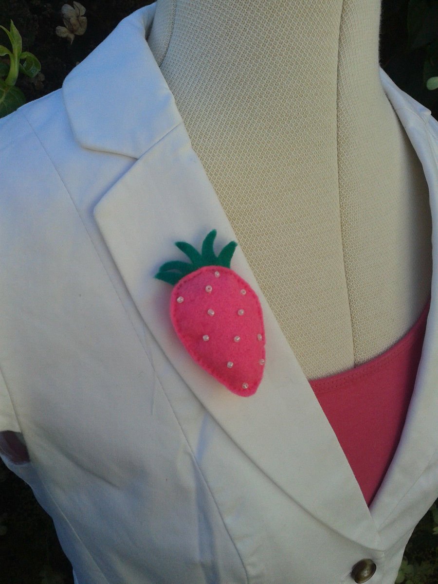 A pretty #pink #handmade #strawberry #brooch for your outfit! rover.ebay.com/rover/1/711-53…