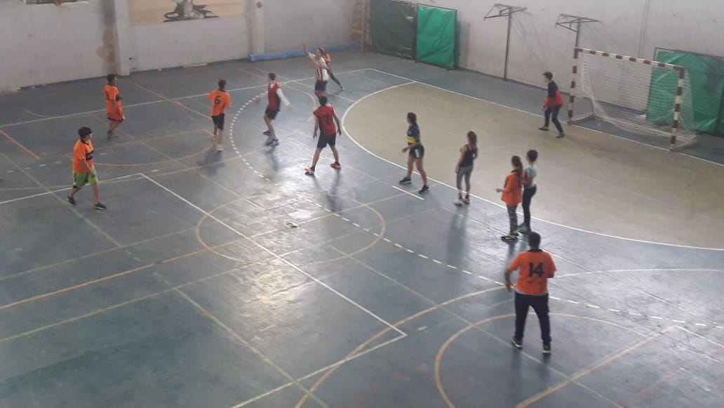 Valperezzon's tweet photo. DGCYE-DEF
Etapa Regional del Primer Intercef Provincial. De esta manera lo disfrutan, en la Región 1, con la disciplina Handaball 
@gzinny @sergesiciliano @BAeducacion 
#Intercef #Handball https://t.co/RbZOputect