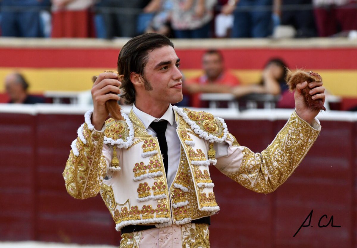 <a href="/alejandrogarde3/">ALEJANDRO GARDEL</a> Torear y torear, eso es lo que ha hecho hoy en Villa Del Prado, 3 orejas, ENHORABUENA Torero.