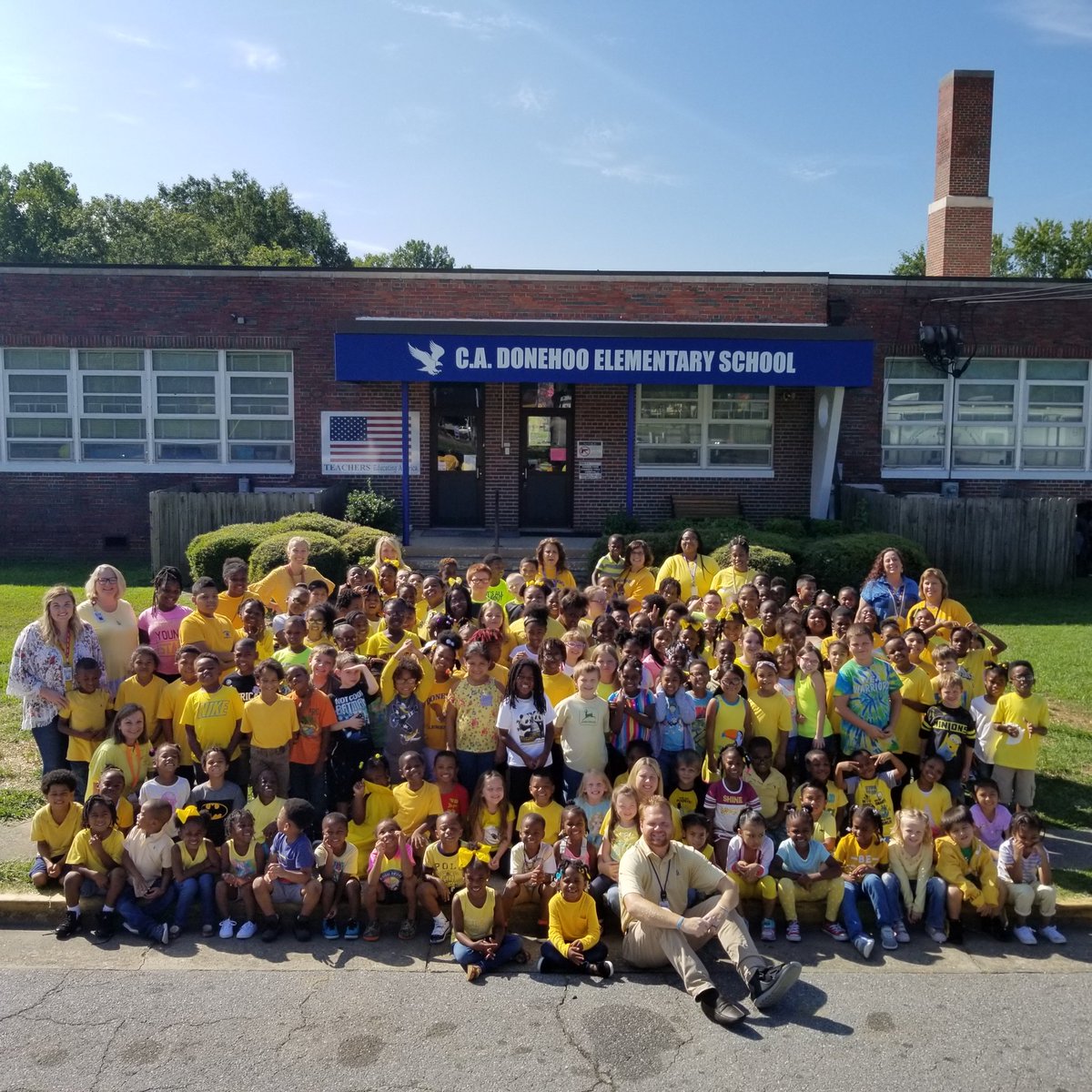 goodytide's tweet photo. Be Positive Day at C.A Donehoo Elementary. @SharonManess @RhondaRperry @DavidAsbury @gadsdentimes @gcstitans https://t.co/cCOtMIPuBM