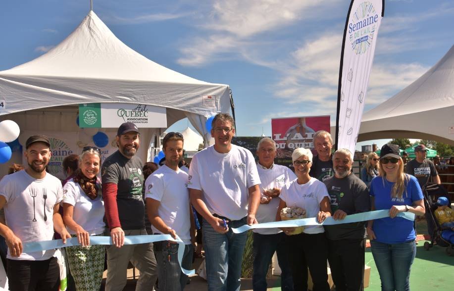 upaqc's tweet photo. Du 9 au 16 sept., 🍽️😋c'est la semaine de l'ail du Québec #semaineailqc
Organisée par l'Association des producteurs d'ail du Québec, le lancement a eu lieu lors des #PortesOuvertesUPA.
💻 Activités à suivre partout au Québec : https://t.co/C00algtnnH #ailquebec https://t.co/Am792pyiKb