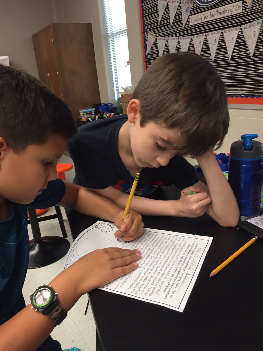 danabickley's tweet image. Working on our #venndiagrams #comparingandcontrasting hedgehogs and porcupines. Our Tweetmaster thought the most interesting thing was that porcupines have up to 30,000 spines and hedgehogs have up to 5,000 spines. #interestingfacts #bickleysblazers