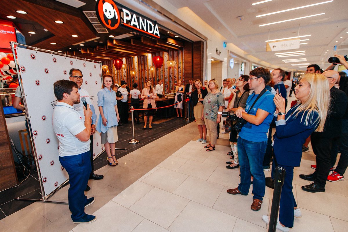 Panda Express Japan ロシア1号店がオープン 9月6日 モスクワに パンダエクスプレス がオープンしました アメリカ発のチャイニーズレストランとしてスタートしたパンダエクスプレスは このロシア1号店をもって10ヶ国目 あまり多くないと思いますが