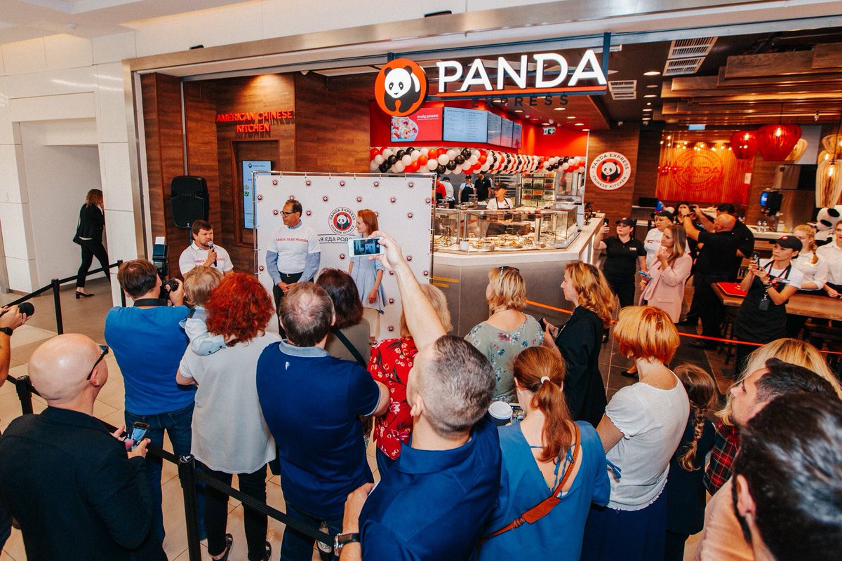 Panda Express Japan ロシア1号店がオープン 9月6日 モスクワに パンダエクスプレス がオープンしました アメリカ発のチャイニーズレストランとしてスタートしたパンダエクスプレスは このロシア1号店をもって10ヶ国目 あまり多くないと思いますが