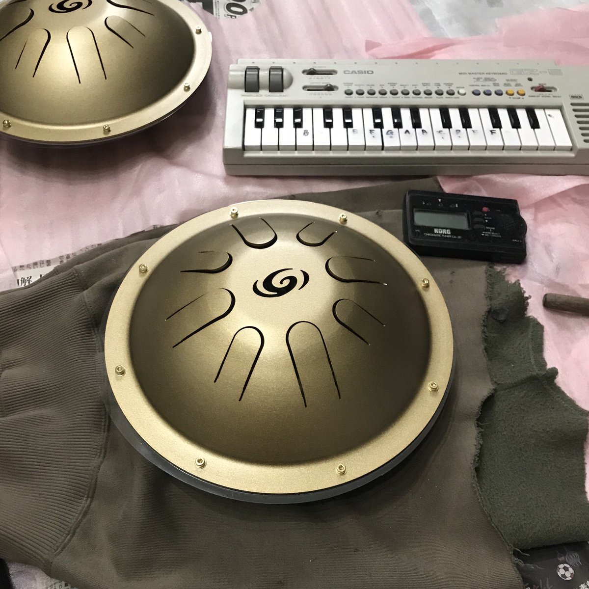 GANKDRUM's tweet photo. 今日は朝からミニの作業。
K様分、2台のミニになります。
涼しくなったので作業効率もアップ!
明日の朝方に最終調整を行います。
お待ち下さいませ!
#GANK2mini #gankdrum #handpan #調律 #癒し #healing #YOGA #perterson https://t.co/Nt67b0o1Tb