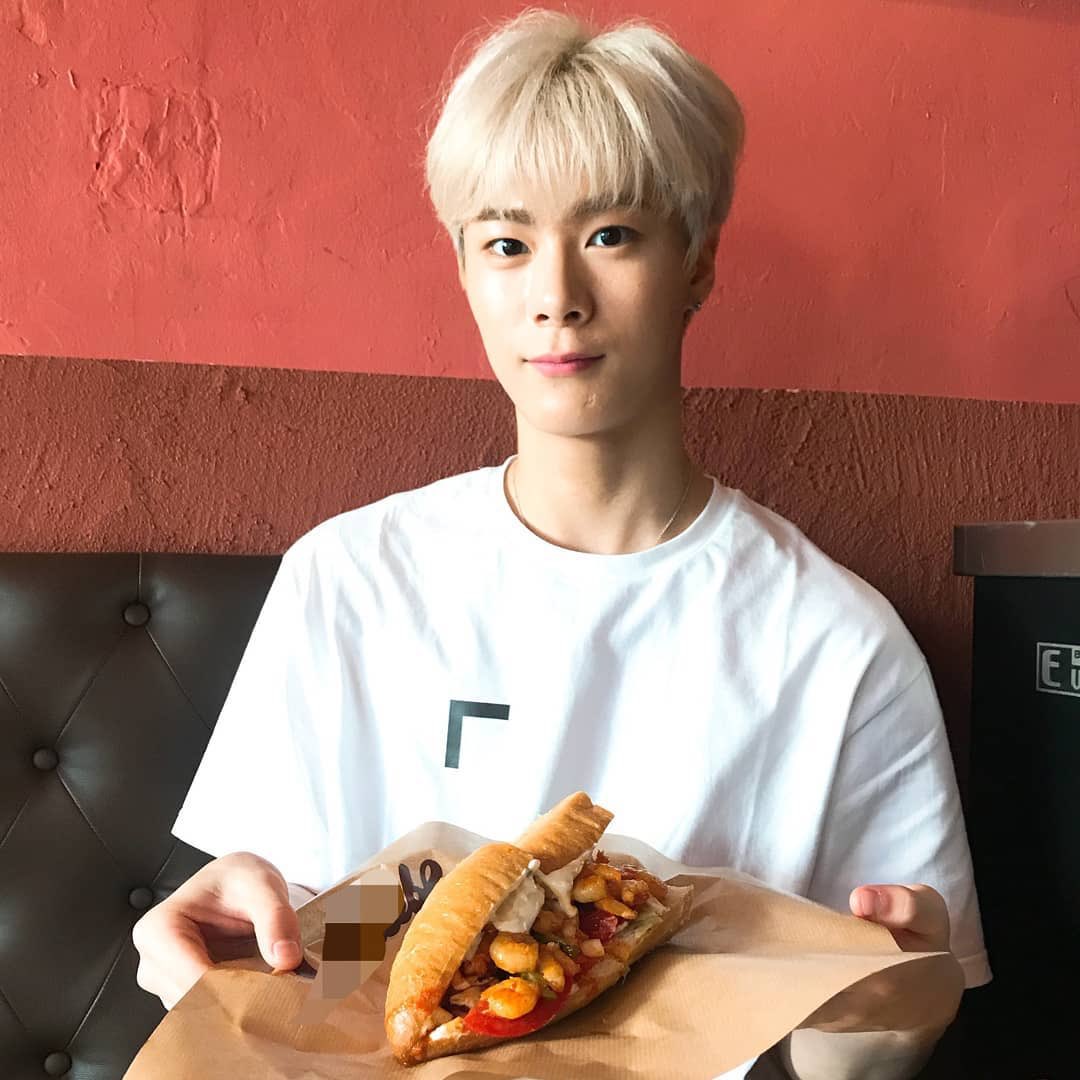 PTLuvxAstro's tweet photo. [Vídeo]

Atualização do Instagram de tvnmsg
#ASTRO #MOONBIN https://t.co/e9ZnVJmSWK