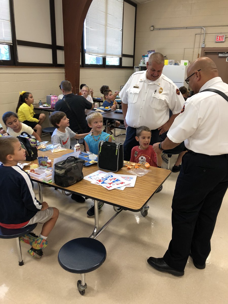 KFornal512's tweet photo. Loved having our Mission HEROES for lunch!!! #hero #missionrocks #WeAreRushtonStars https://t.co/hvnKYvTvC8