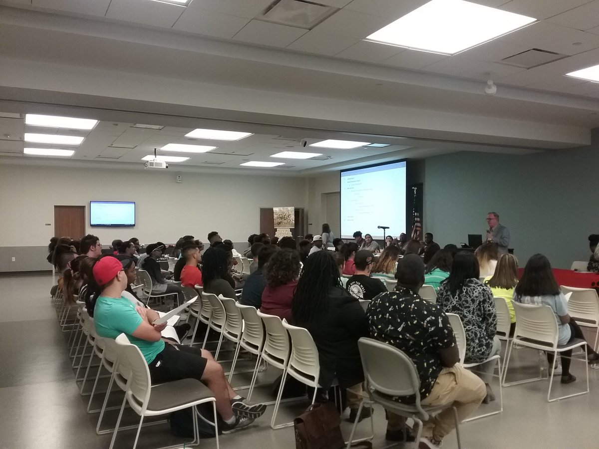 UHV_VP's tweet photo. 1st SGA meeting. @UHVPresident meeting with a packed house. https://t.co/K1bbp7j6us