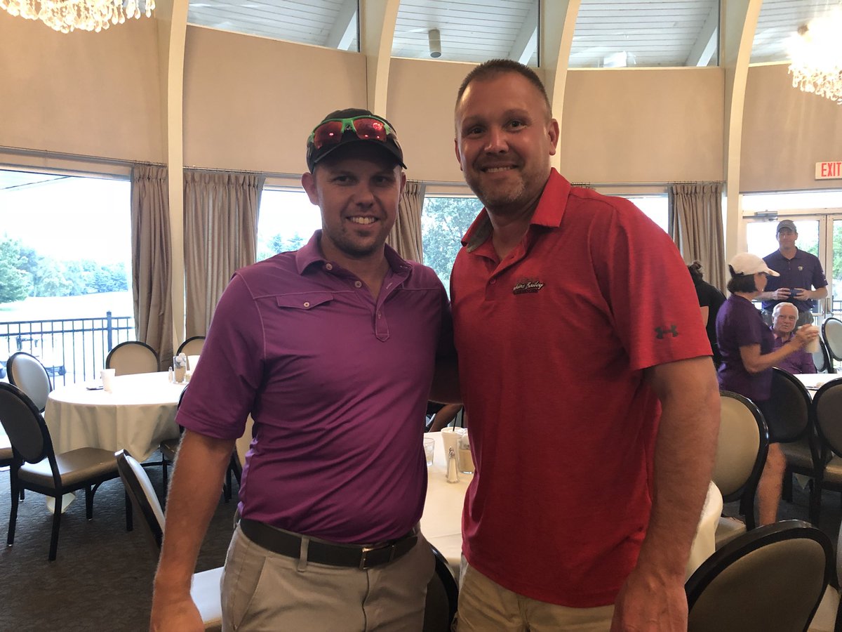 brian_cre's tweet photo. Loved watching this guy play as a kid. #damonbailey #uegolfscrmable @waltermccarty https://t.co/K6gl4pvVeu