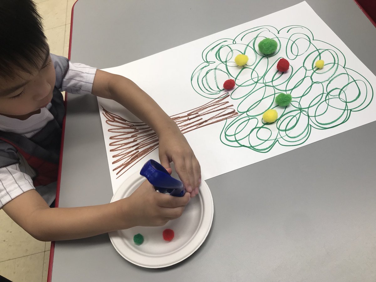 faustisprek's tweet photo. Mrs. Fausti’s PreK class had so much sensory and fine motor fun today!! #WeAreHTSD #HTSDpride @WeAreHTSD https://t.co/YsnrSCmVBr