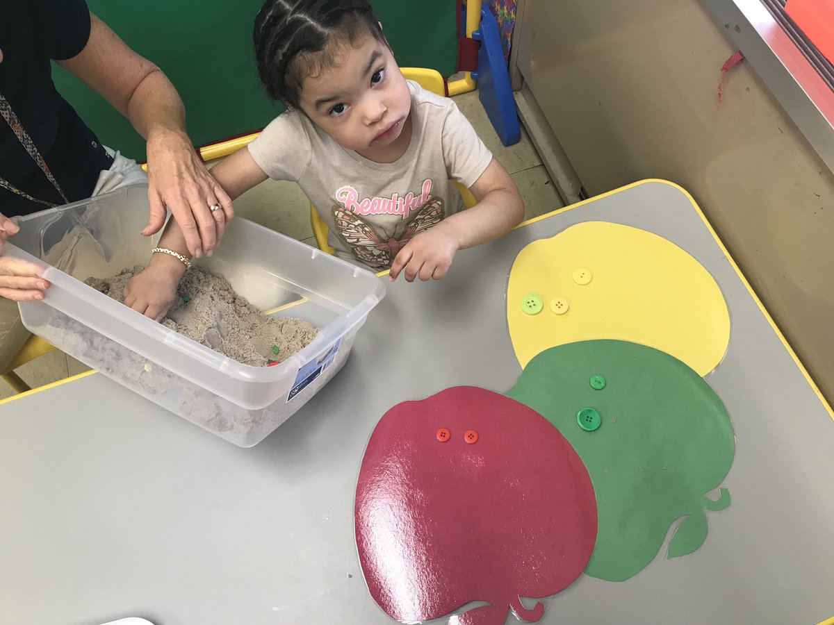 faustisprek's tweet photo. Mrs. Fausti’s PreK class had so much sensory and fine motor fun today!! #WeAreHTSD #HTSDpride @WeAreHTSD https://t.co/YsnrSCmVBr
