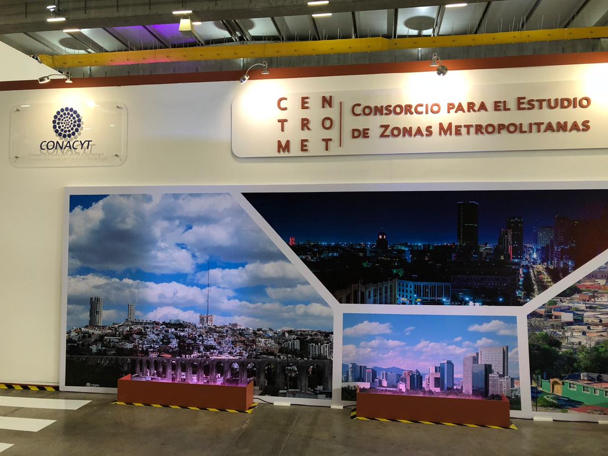 InfotecMexico's tweet photo. El Dr. Elio Villaseñor participa en el panel de prevención y gestión de riesgos organizado por @centrometmx en #SmartCity18 
@CentrosConacyt https://t.co/WFn7OkXAa5
