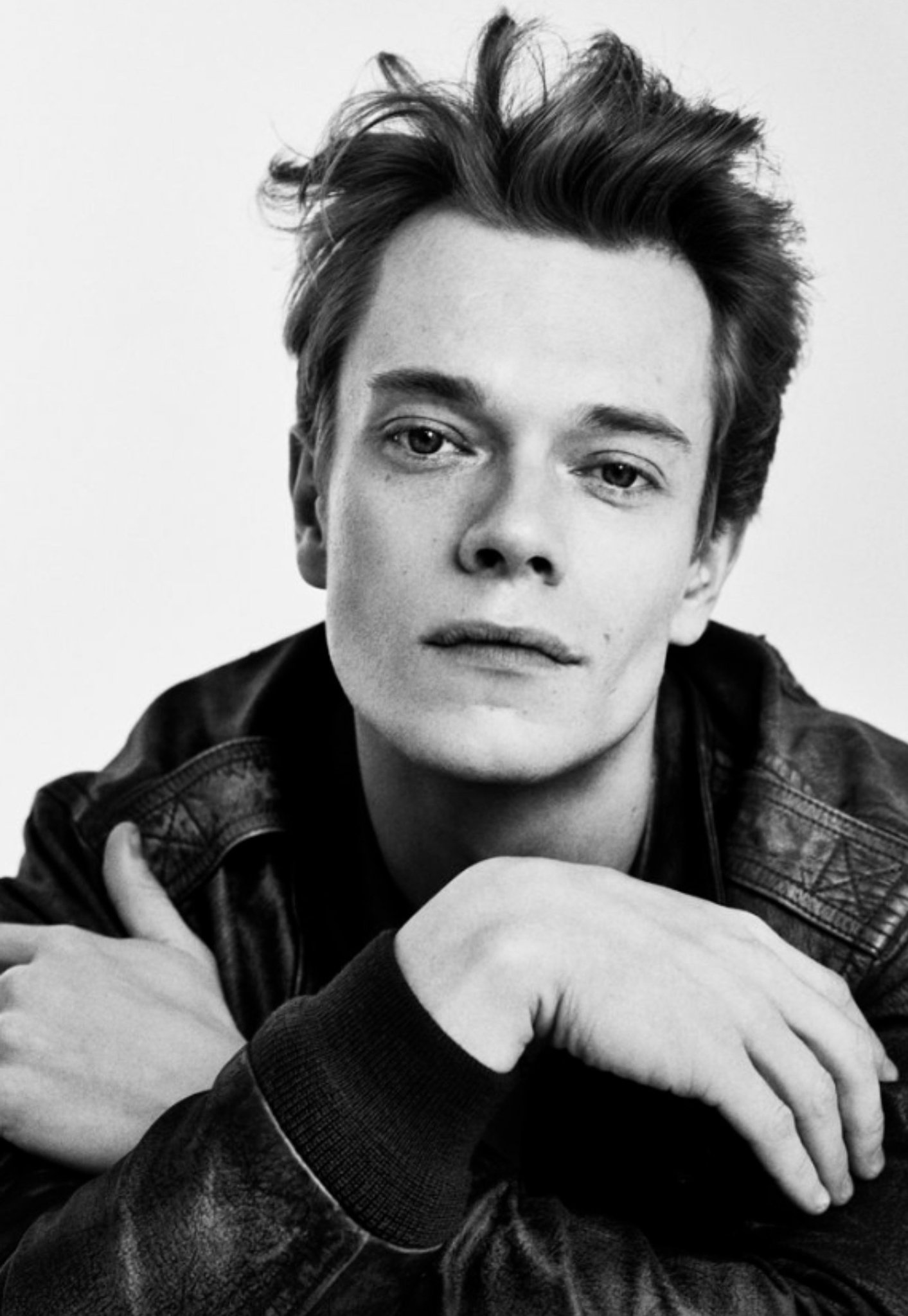 Happy birthday to alfie allen! (+32) 