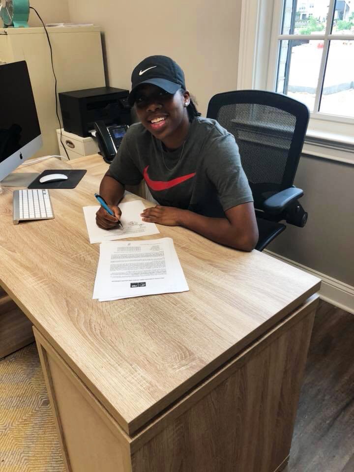 OleMissWBB's tweet photo. 🎊 Congrats to 'The Mayor' Erika Sisk on her new deal ✍️ #Cyprus #WAOM #HottyToddy https://t.co/BT2lSHgezp