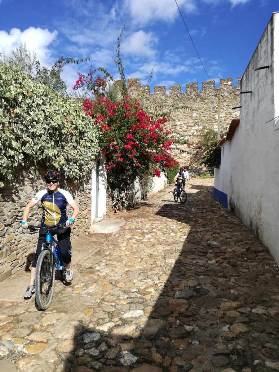 Old roman roads and narrow streets…the best places are sometimes hidden…
buff.ly/2u3Fxm9

#alentejo #BikeToursPortugal #biketour #romanroads