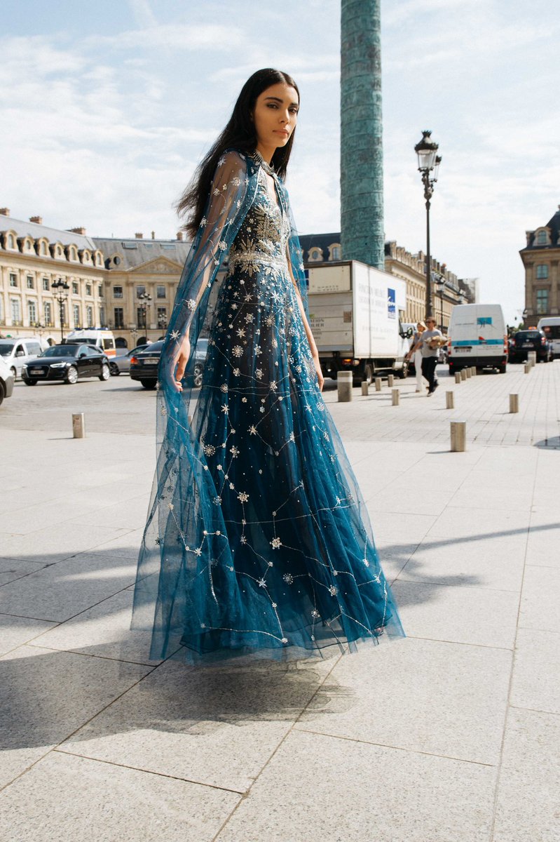 RT @starlitstudy: Peacock constellation dress and cape by Cucculelli Shaheen https://t.co/ZqJdEjclPm