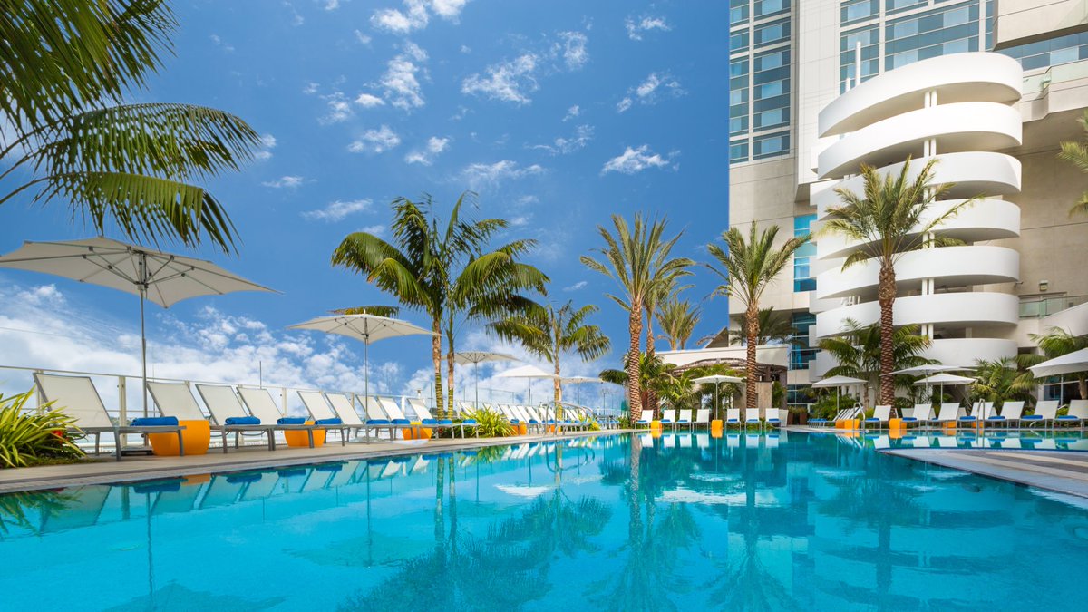 Padres's tweet image. Calling #AmericasFinestFans looking to getaway this offseason or enjoy a staycation here in San Diego!

RETWEET to enter to win a complimentary, two-night stay at ANY @HiltonHotels property of your choice. bit.ly/2x35zFe