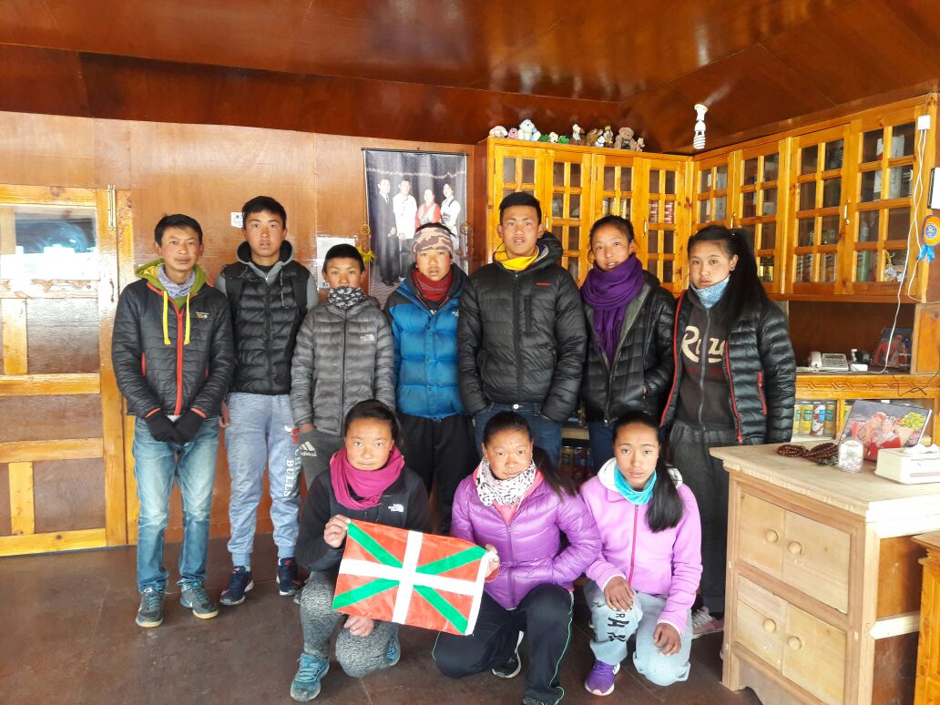 Oxigenoa Euskarari 6000 metroan ere:Agurreko Kontzertua Oñati Irailak 16an 19:00. Ea Oñatiko Parrokia betetzen dugunik.Xerpak + Euskaldunak bateginik