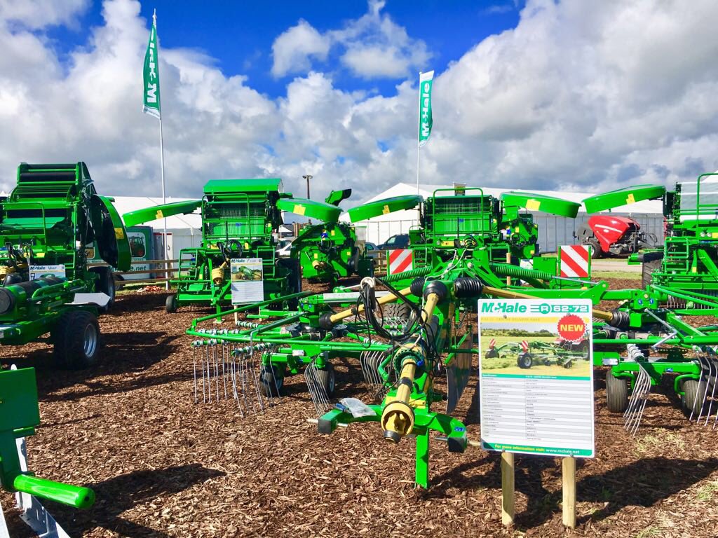 Site looking great for next week’s #Ploughing18 in Screggan - fab pics courtesy of <a href="/Decbuttle/">Declan Buttle 🚜</a> <a href="/AgrilandIreland/">Agriland</a> <a href="/farmersjournal/">Irish Farmers Journal</a> <a href="/Offaly_Express/">Offaly Express</a> <a href="/offalyindo/">Offaly Independent</a> <a href="/GoToIrelandCA/">Tourism Ireland</a> <a href="/AgriAware/">Agri Aware</a>