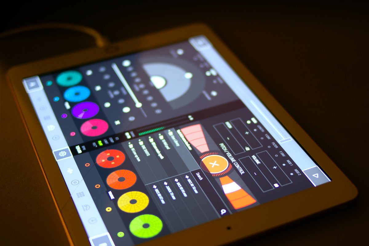 Loopseque's tweet image. Join our public beta. Just send brief to team@casualunderground.com with «8 TEST» in the topic.
Note! It is necessary for you to have iPad (Air 2 at least, 4 or Pro preferably) #loopseque8 #iosmusic #sequencer #sampler #beatmaker #dj #mix #beat