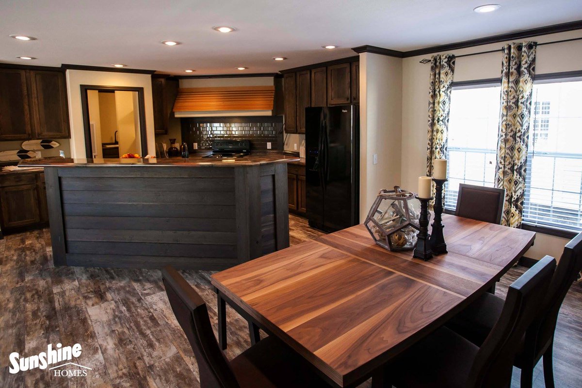 ARHomeCenter's tweet photo. The Independent 3264-286 decor &amp; design is a warm and inviting blend of traditional and country featuring rich wood &amp; wood grain styled surfaces, handcrafted cabinetry, and upgraded black appliances that add additional style and functionality. See More: https://t.co/RmYjVv5e1r https://t.co/MxWNCSwC8Q