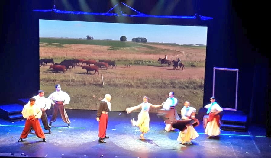 DrCormi's tweet photo. #PericonTapeado #Ochentap con Barby Gurevich y el Ballet Folklorico Nacional.
Si querés ver más fotos y videos en mi #instagram @DrCormi https://t.co/AQgnxhJrCj