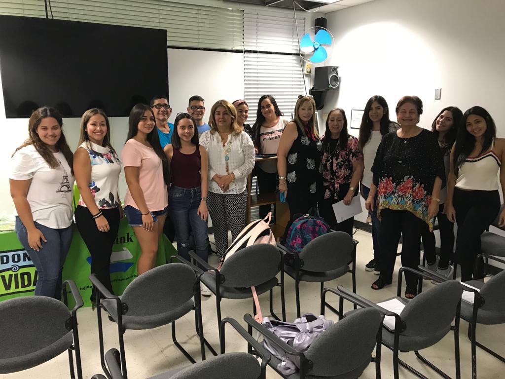 llpr_DoneVida's tweet photo. Hoy , y como parte de nuestra alianza con el Club Altrusas, orientamos a los estudiantes de la UPR de Arecibo. También escuchamos el hermoso testimonio de nuestro Wilfredo Cruz, quien explicó cómo fue el proceso para recibir su regalo de vida.  
#RegistrateComoDonanteconLifeLink https://t.co/VaB1Oks7EZ
